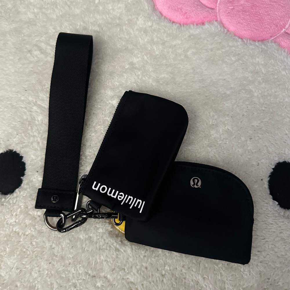 Dual pouch wristlet